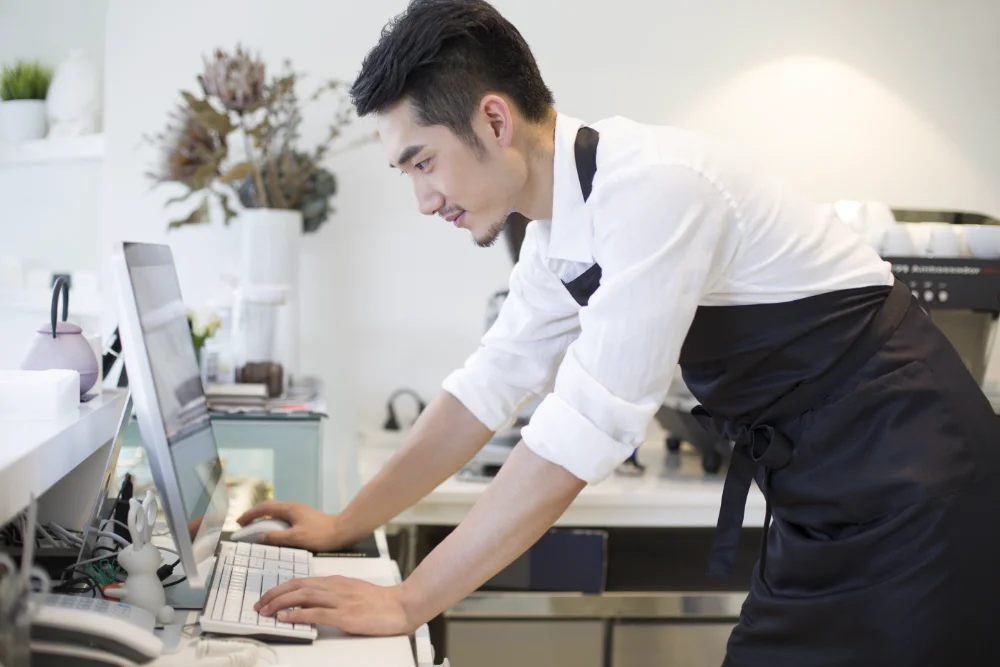 User cooking in a kitchen using Puree app